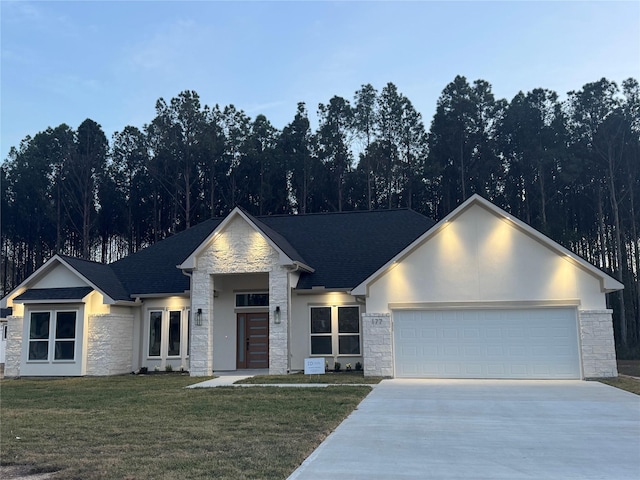 view of front facade featuring a garage and a front lawn