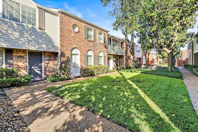 view of property featuring a front lawn