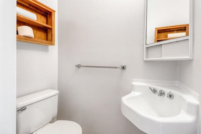 bathroom featuring toilet and sink