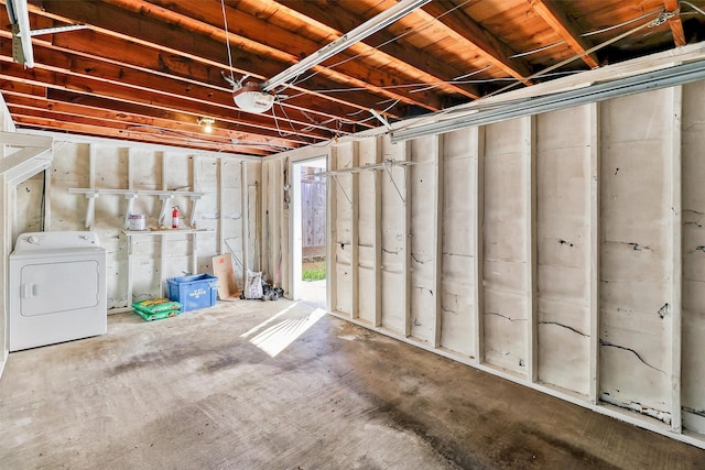 basement with washer / clothes dryer