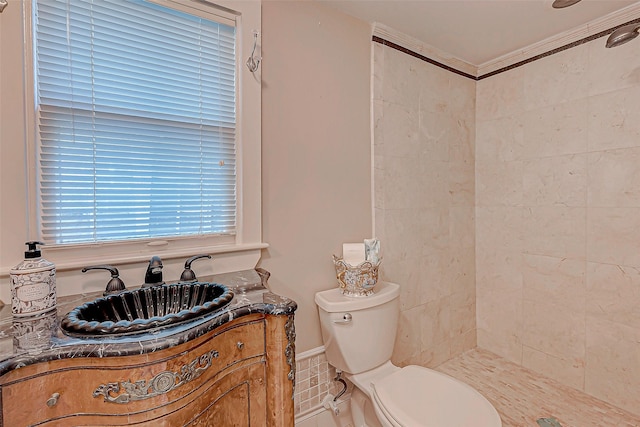 614 Clear Lake Rd, Kemah, TX 77565 - full bath with toilet, a tile shower, a sink, and ornamental molding