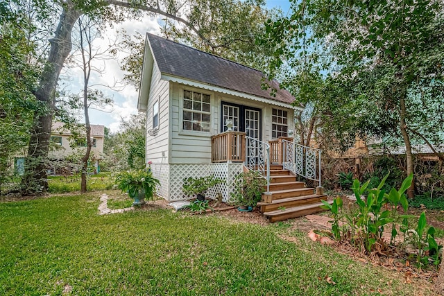 614 Clear Lake Rd, Kemah, TX 77565 - view of front of house with a shingled roof and a front yard