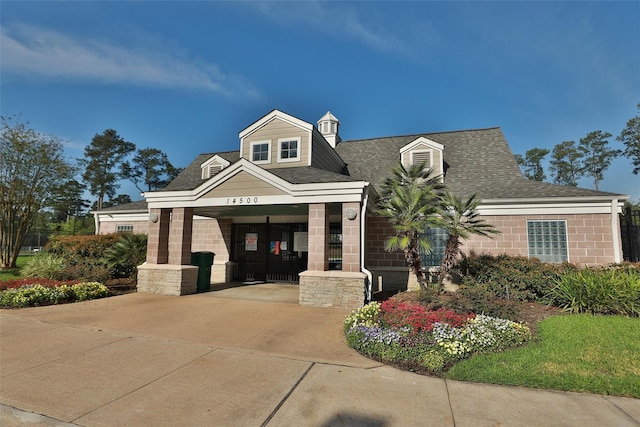 view of front facade featuring a porch