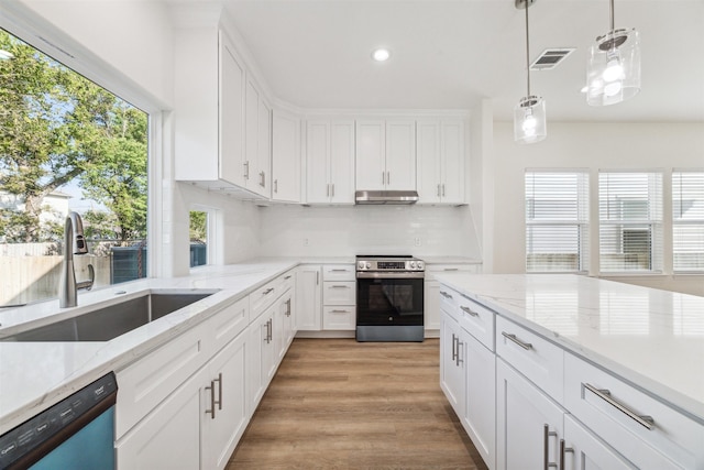 kitchen with electric stove, sink, dishwashing machine, light hardwood / wood-style floors, and white cabinetry