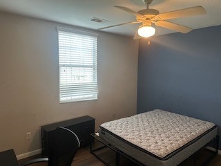 bedroom with ceiling fan