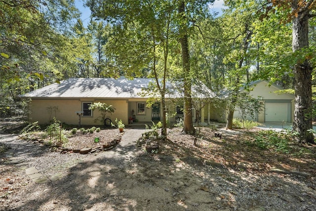 single story home featuring a garage