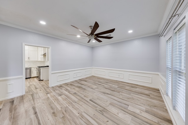 empty room featuring light hardwood / wood-style flooring, ceiling fan, and crown molding