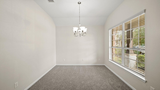 unfurnished room featuring carpet, an inviting chandelier, and vaulted ceiling