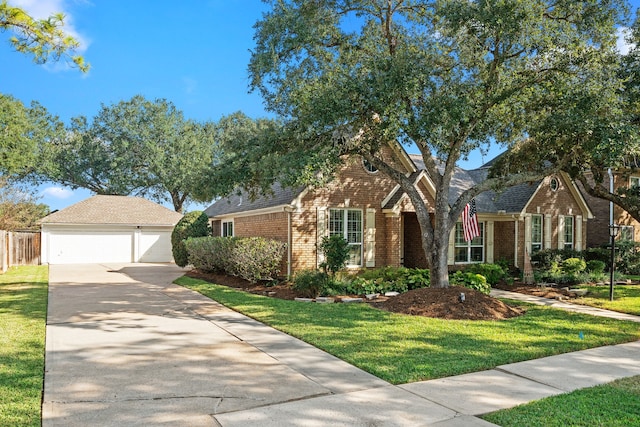 view of front facade featuring a front yard