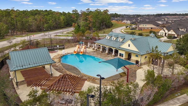 view of swimming pool