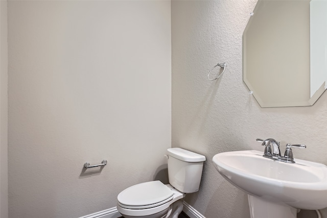 bathroom featuring toilet and sink