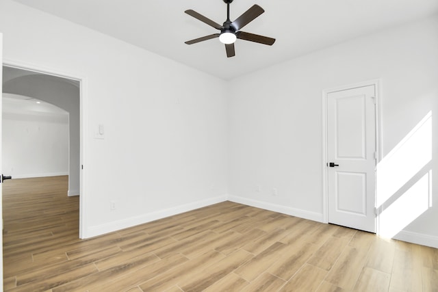 unfurnished room featuring light hardwood / wood-style floors and ceiling fan