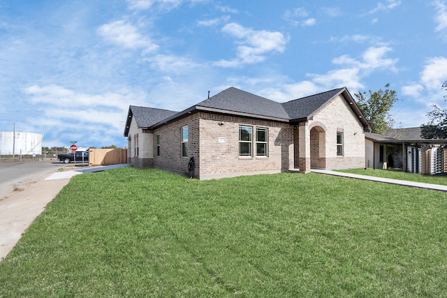 view of front of house with a front lawn