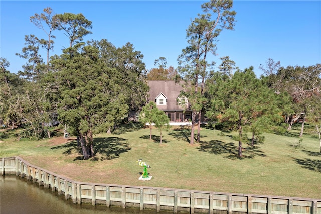 view of yard featuring a water view