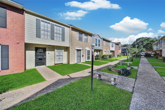 view of front of home with a front lawn