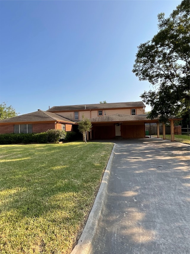 view of front of house with a front lawn