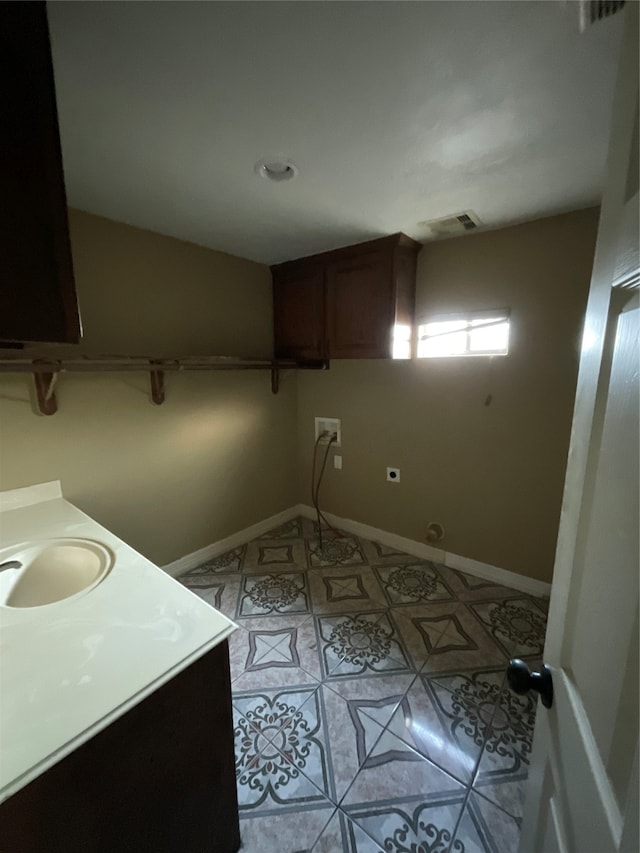 washroom featuring light tile patterned floors and sink