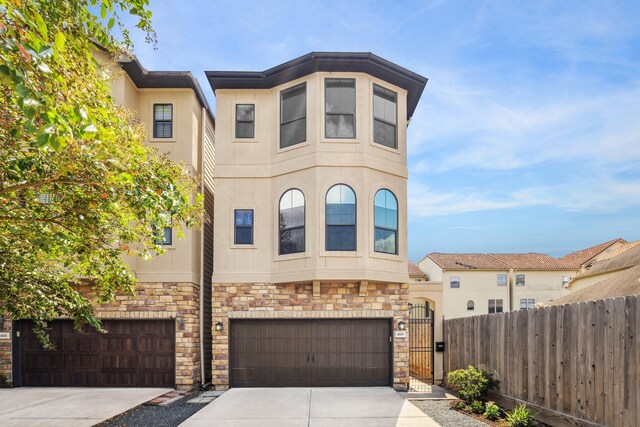 view of front facade with a garage