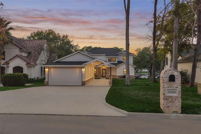 view of front of house with a lawn and a garage