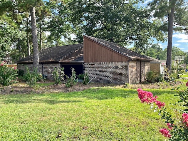 view of outbuilding featuring a yard