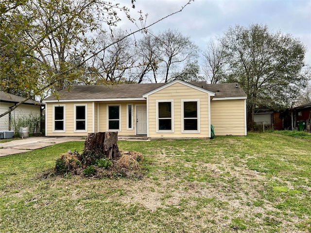 ranch-style house with a front yard