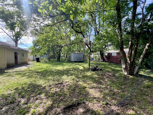 view of yard with a storage shed