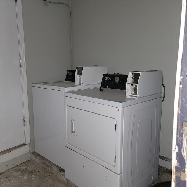 laundry room featuring washer and clothes dryer