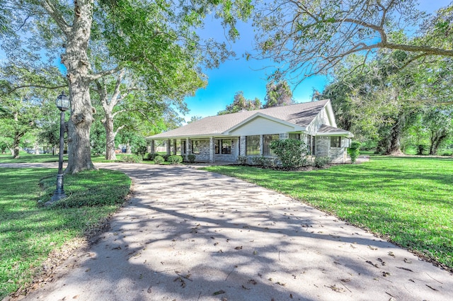 ranch-style house with a front yard