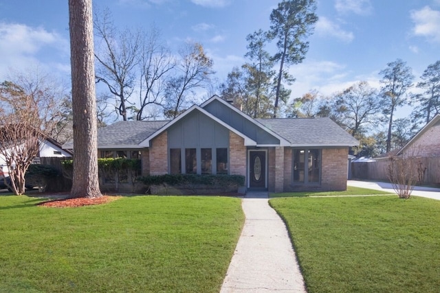 single story home with a front yard