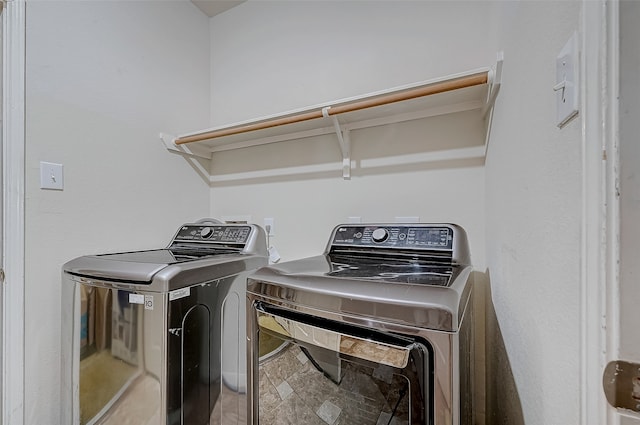 laundry room with independent washer and dryer