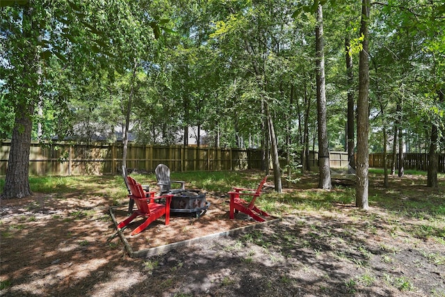 view of yard featuring a fire pit