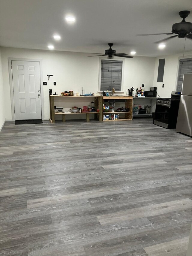 misc room featuring hardwood / wood-style flooring and ceiling fan