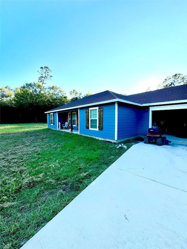 ranch-style home with a front lawn and a garage