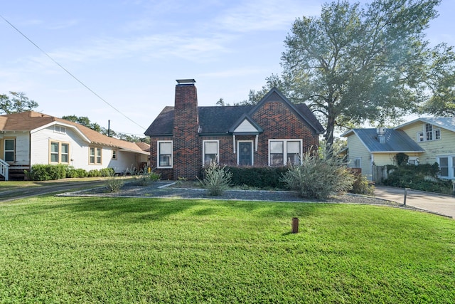 view of front of house featuring a front yard