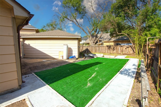 view of yard featuring a patio