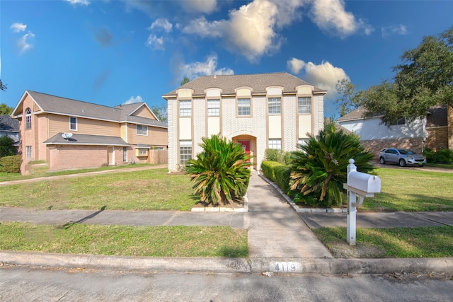 view of front of home featuring a front lawn