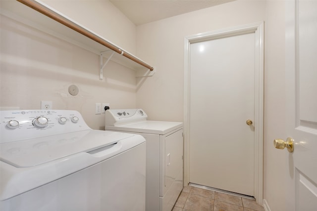 laundry area featuring light tile patterned floors and washer and dryer