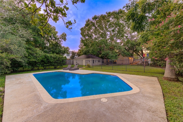 view of swimming pool with a patio and a lawn