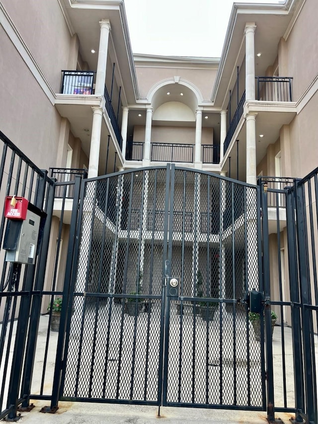 58 Briar Hollow Ln Unit 204, Houston, TX 77027 - view of gate