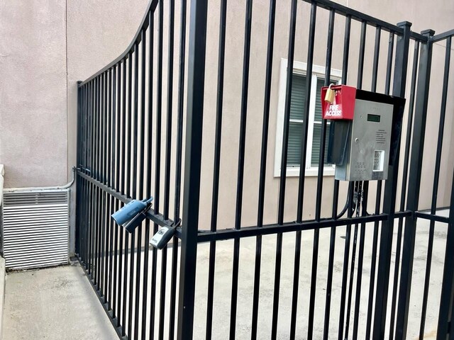58 Briar Hollow Ln Unit 204, Houston, TX 77027 - view of gate