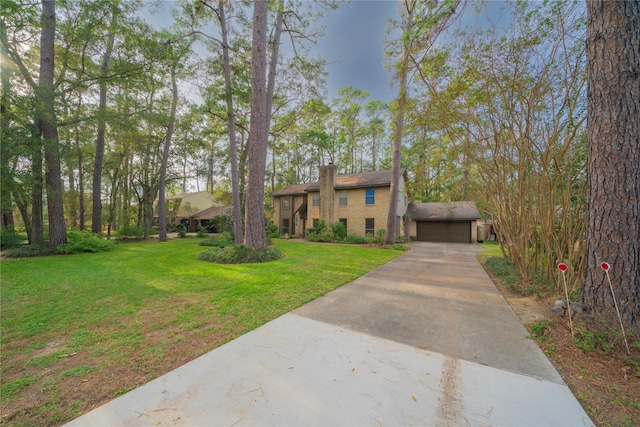 view of front facade featuring a front yard