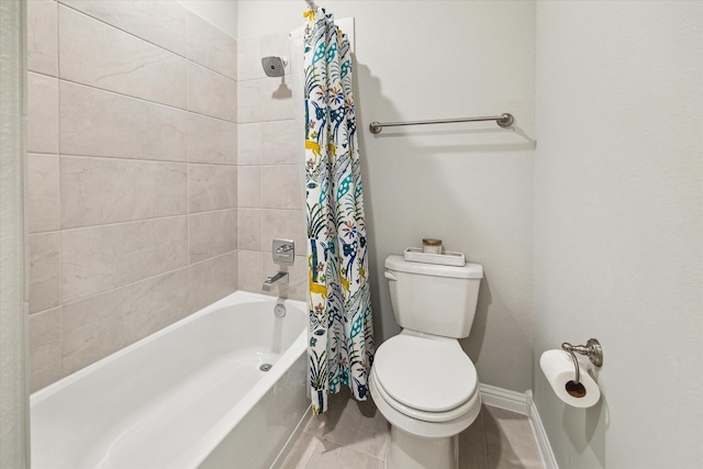 bathroom with toilet, baseboards, and shower / bath combination with curtain