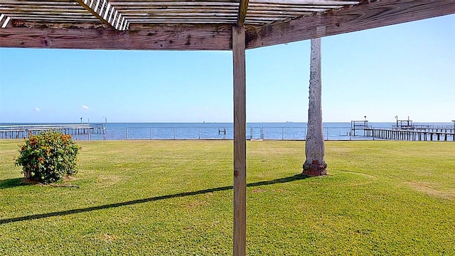 view of yard featuring a water view