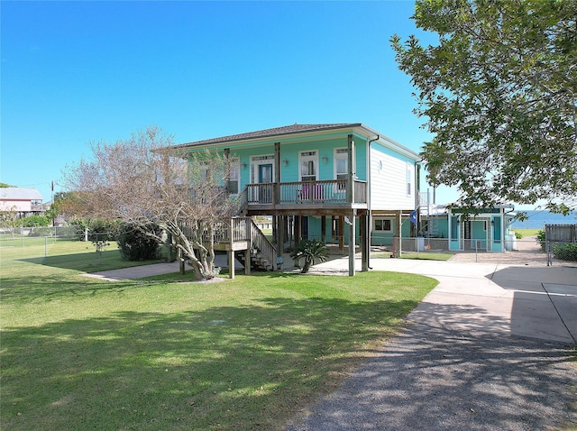 view of front of home featuring a porch and a front lawn