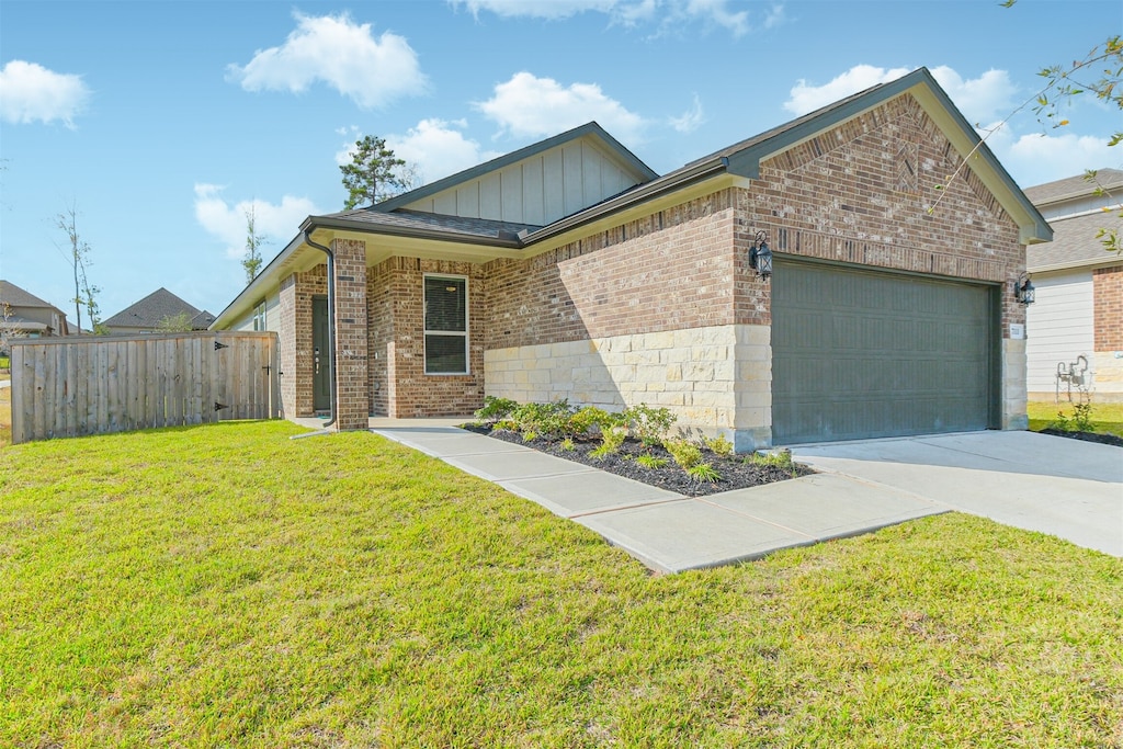 view of front facade featuring a garage and a front lawn