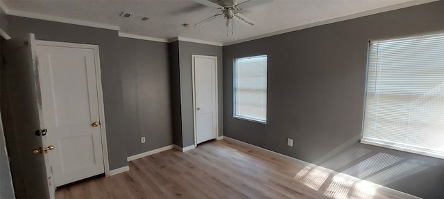 unfurnished bedroom with light wood-type flooring, ceiling fan, and crown molding