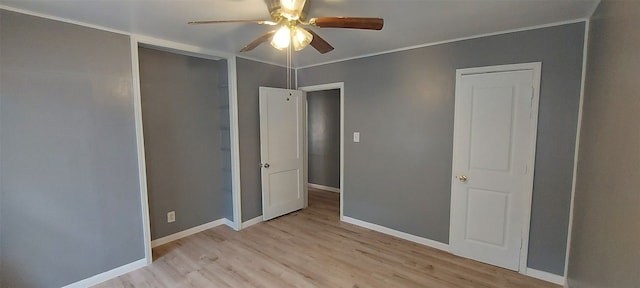 unfurnished bedroom featuring light hardwood / wood-style flooring, ceiling fan, and crown molding