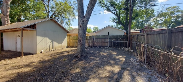 view of yard featuring a storage unit