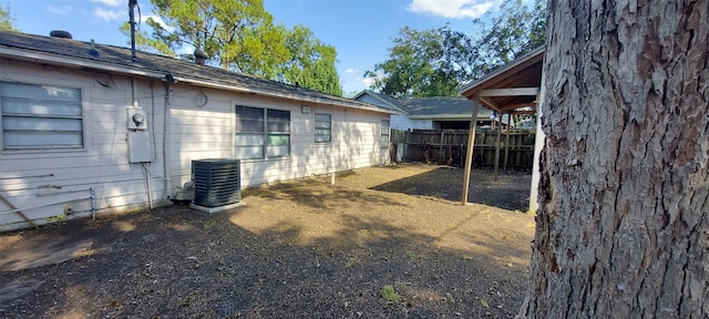 view of yard with central AC unit