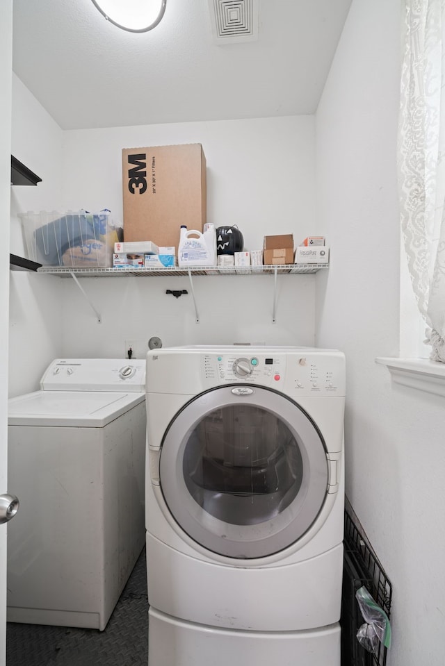 5907 Wedgefield St, Houston, TX 77028 - laundry room with washer and clothes dryer